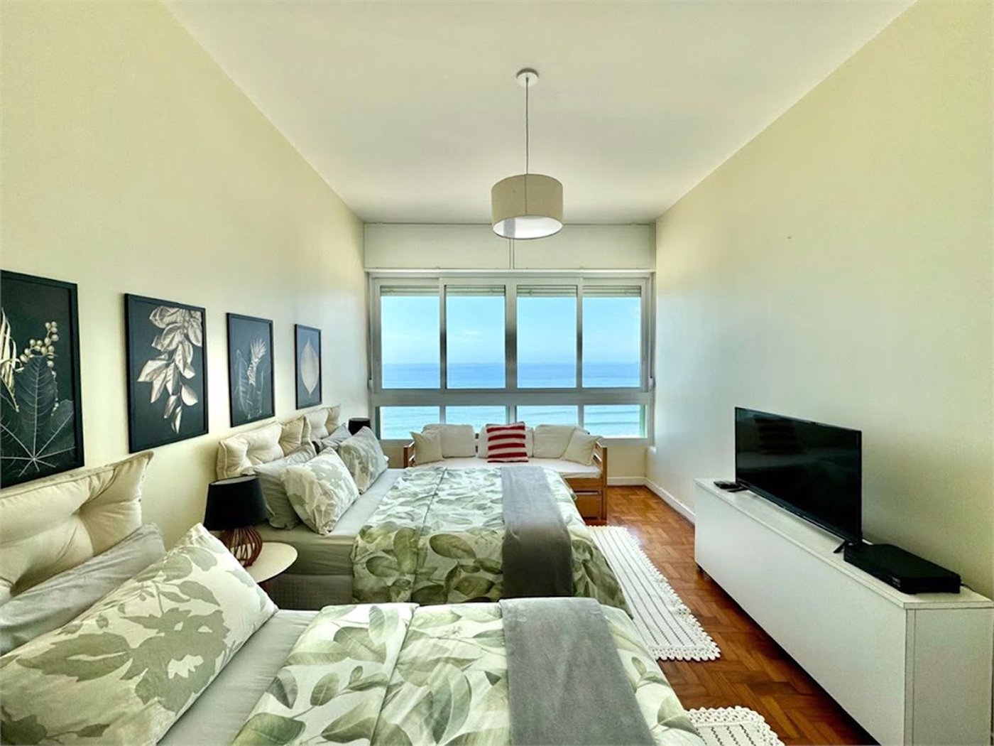 Apartamento Residencial à venda, Pitangueiras, Guarujá - AP0768.