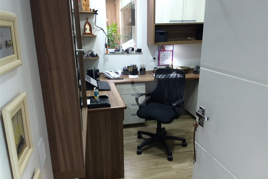 Casa Térrea à venda ou para alugar com 4 suítes em Horto, São Paulo, SP