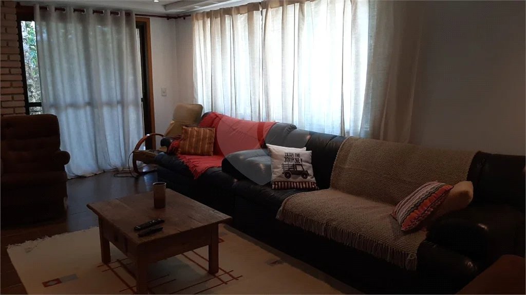 Casa à venda ou para alugar com 5 quartos, sendo 4 suítes, no condomínio Associação Reserva das Hortênsias, Mairiporã - SP