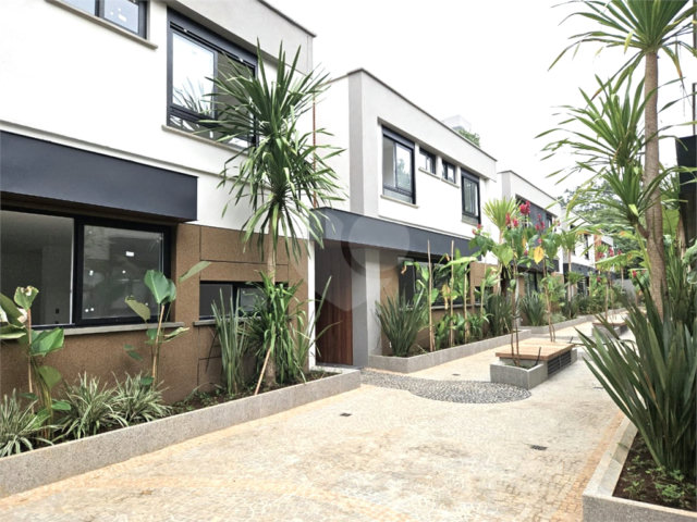 Casa à venda com 4 suítes no condomínio Venezia, São Paulo - SP