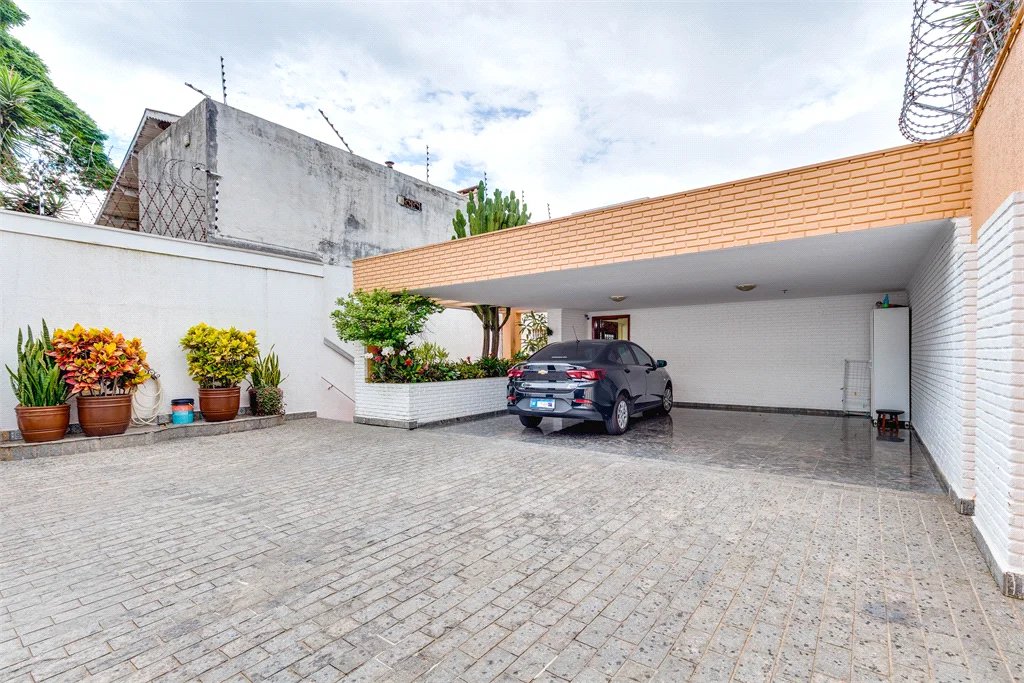 Casa à venda com 4 quartos, sendo 1 suíte,  em Brooklin Paulista, São Paulo, SP