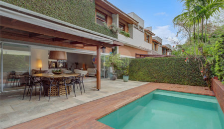 Casa à venda com 4 quartos, sendo 2 suítes,  no condomínio Vila Antonieta, São Paulo - SP
