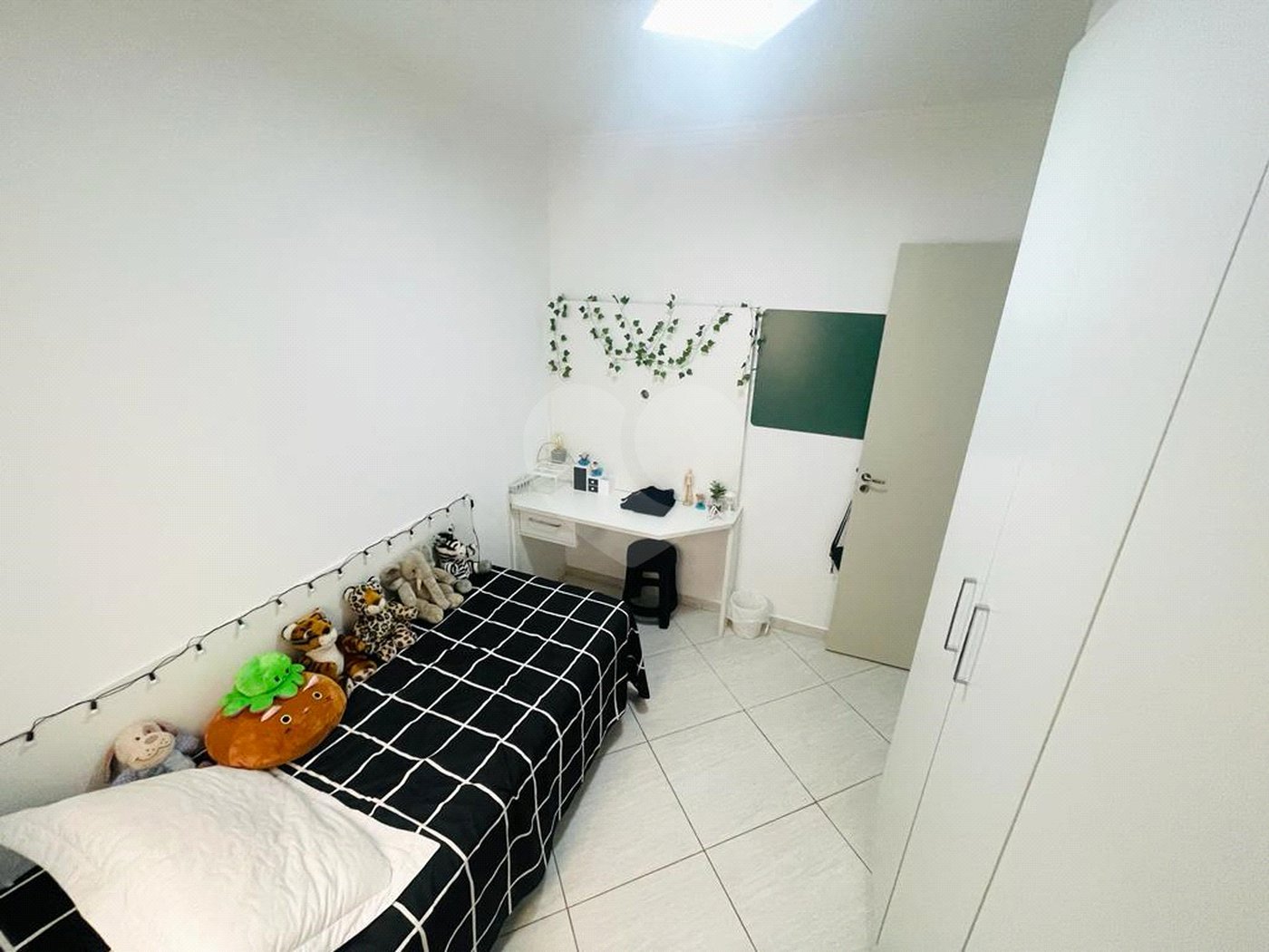 Casa à venda com 3 quartos, sendo 1 suíte,  no condomínio Rafaela I, São Paulo - SP