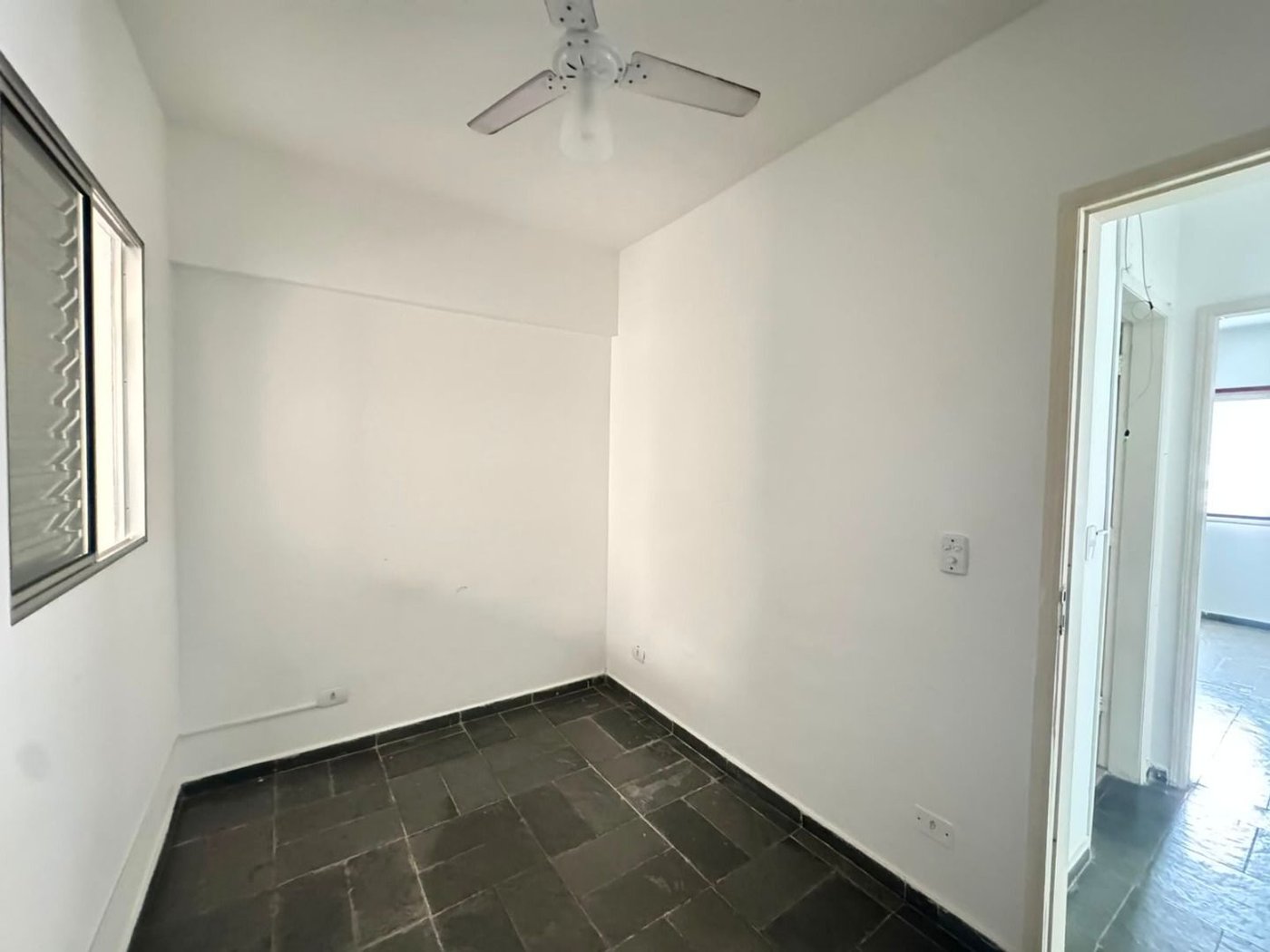 Apartamento com 2 dormitórios à venda, 70 m² por R$ 300.000,00 - Jardim Três Marias - Guarujá/SP