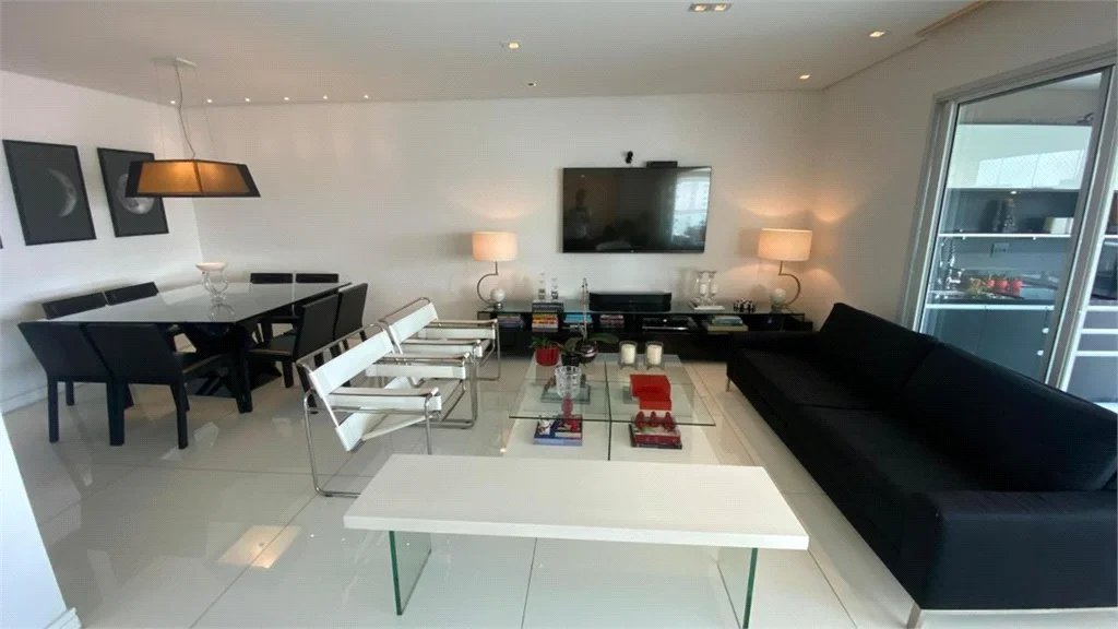 Apartamento à venda com 3 suítes em Vila Romana, São Paulo, SP