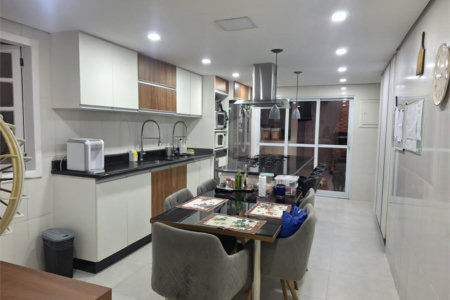 Casa à venda com 5 quartos, sendo 3 suítes,  no condomínio Vila Panamericana, São Paulo - SP