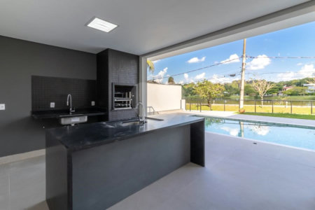 Casa à venda com 4 quartos, sendo 3 suítes, no condomínio Estância Marambaia, Vinhedo - SP