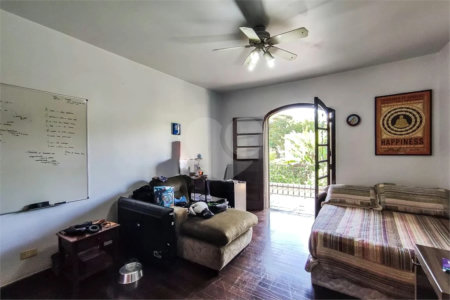 Sobrado à venda com 4 quartos, sendo 2 suítes,  em Jardim Morumbi, São Paulo, SP
