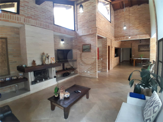 Casa à venda com 3 suítes no condomínio Cantareira, Mairiporã - SP