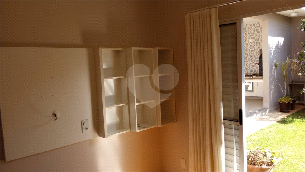 Casa à venda com 3 suítes no condomínio Picollo, Louveira - SP