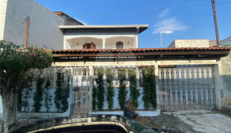 Sobrado à venda com 4 quartos, sendo 1 suíte,  em Jardim Medina, Poá, SP