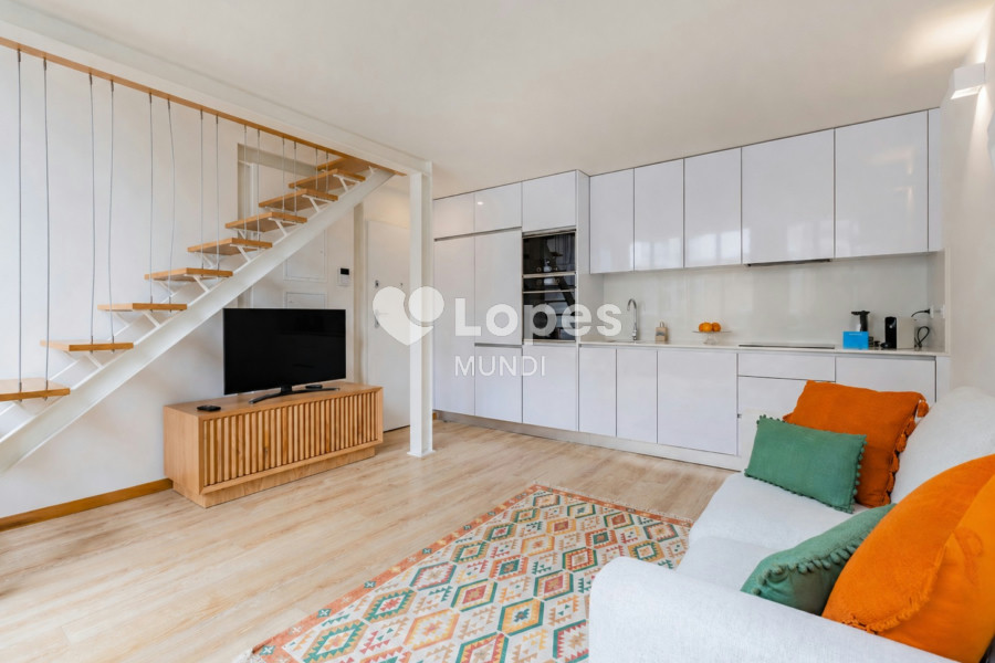 Apartamento T1 Duplex à venda no Bonfim, Porto, Portugal – Mobiliado