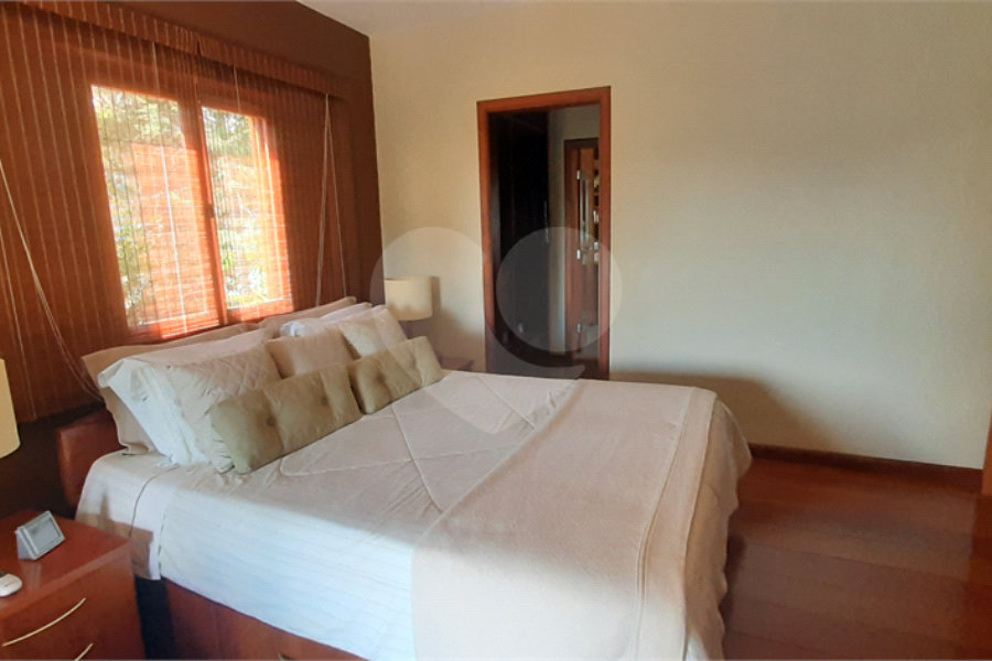 Casa à venda com 4 quartos, sendo 3 suítes, no condomínio Sausalito, Mairiporã - SP
