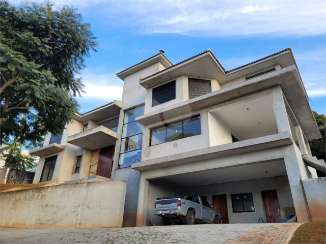 Casa à venda com 6 quartos, sendo 4 suítes,  no condomínio Suíça da Cantareira, Mairiporã - SP