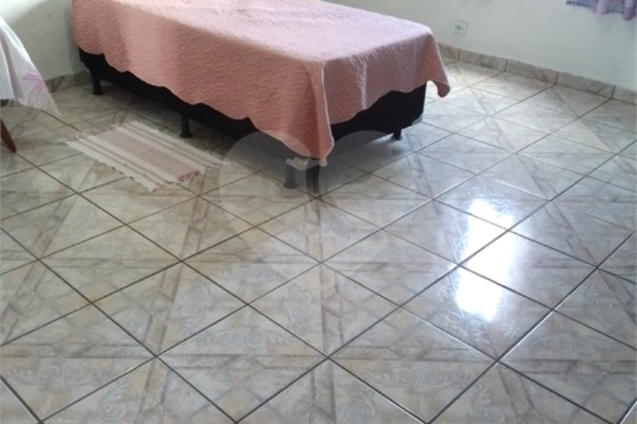 Sobrado à venda com 6 quartos em Horto, São Paulo, SP