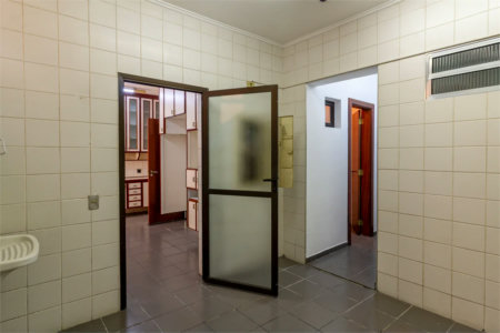 Casa à venda com 4 quartos, sendo 3 suítes,  no condomínio Vila das Flores, São Paulo - SP