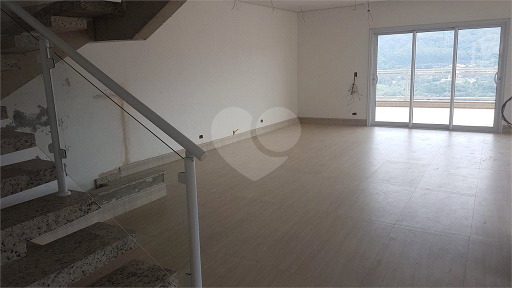 Casa à venda com 5 quartos, sendo 3 suítes,  em Serra da Cantareira, Mairiporã, SP