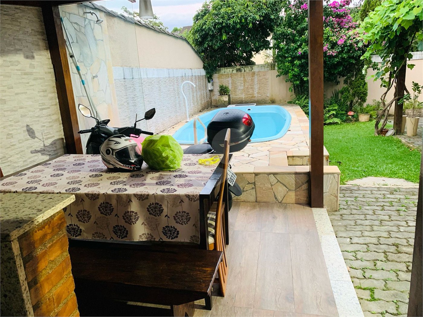 Casa à venda com 4 quartos, sendo 3 suítes, no condomínio Morada da Serra Residencial, Rio de Janeiro - RJ