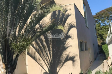 Casa à venda com 5 quartos, sendo 3 suítes, em Loteamento Jardim Morumbi, Atibaia, SP