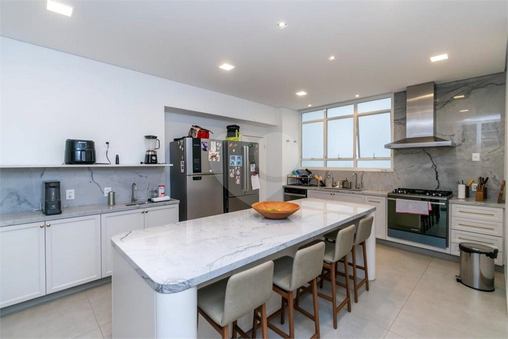 Apartamento à venda com 4 quartos, sendo 1 suíte, em Jardim Europa, São Paulo, SP