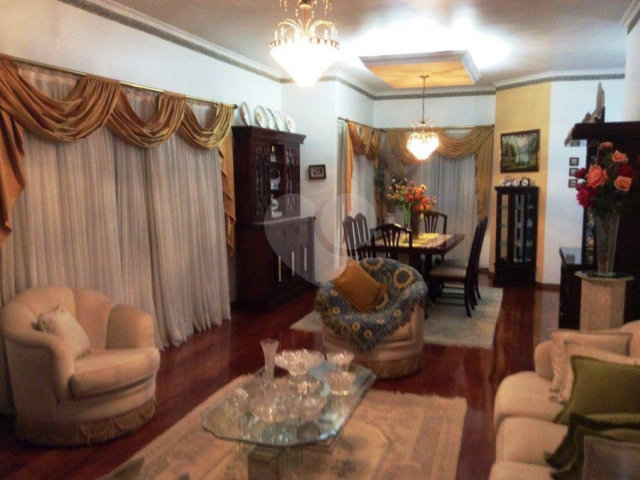 Casa Térrea à venda ou para alugar com 4 suítes em Jardim Floresta, São Paulo, SP