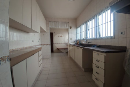 Sobrado à venda com 4 quartos, sendo 2 suítes, em Chácara Monte Alegre, São Paulo, SP