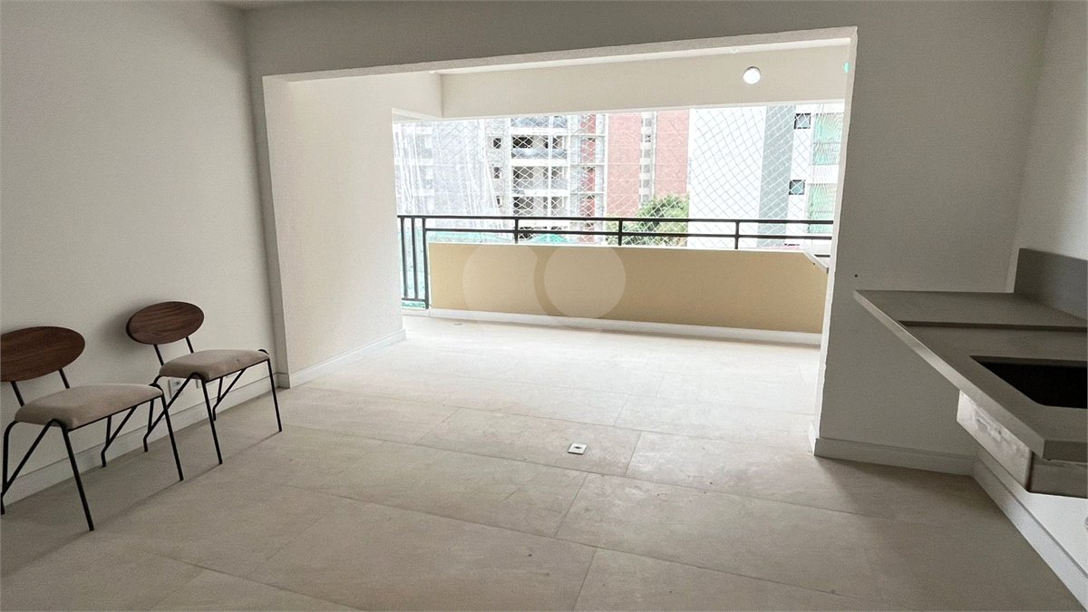 Apartamento à venda com 3 quartos, sendo 1 suíte, em Mirandópolis, São Paulo, SP