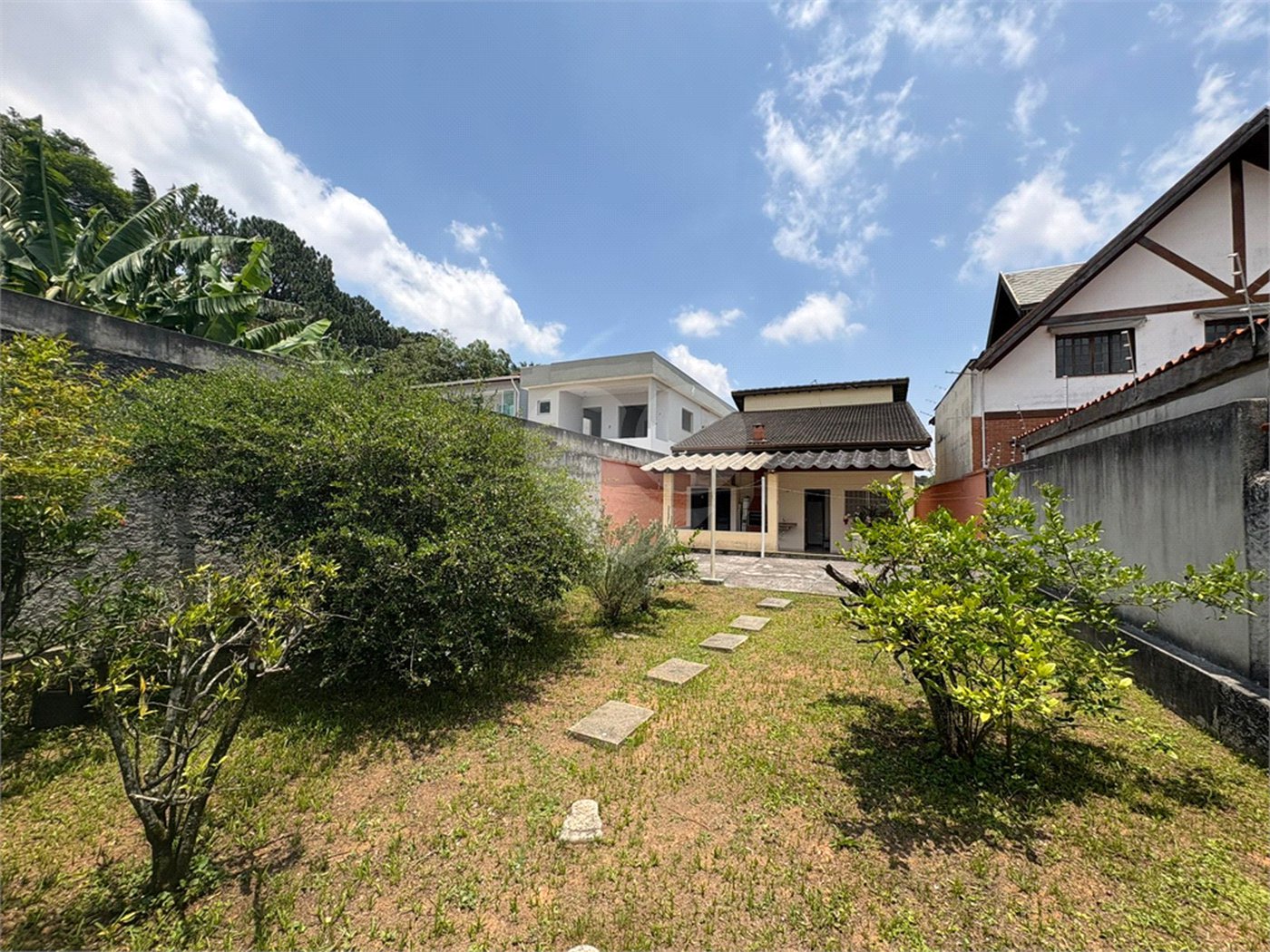 Casa Térrea à venda com 3 quartos, sendo 1 suíte,  em Vila Áurea, Poá, SP