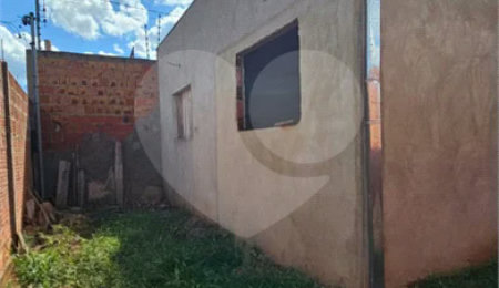 Casa à venda com 3 quartos, sendo 2 suítes,  em Jardim Nova Ponta Porã, Ponta Porã, MS
