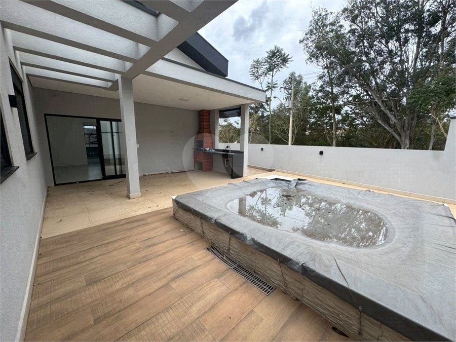 Casa à venda com 3 quartos, sendo 1 suíte, no condomínio Jardim Laguna, Indaiatuba - SP