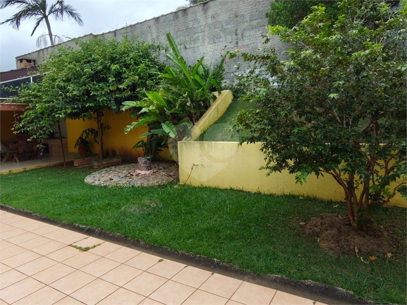 Casa à venda com 4 quartos, sendo 2 suítes,  em Country Residencial Felix, Bom Jesus dos Perdões, SP