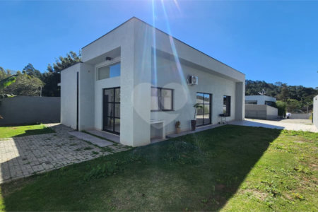 Casa para alugar com 3 quartos, sendo 1 suíte, no condomínio Chácaras Brasil, Atibaia - SP