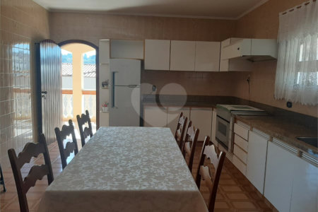 Casa à venda com 3 quartos, sendo 1 suíte, no Centro, Vinhedo, SP