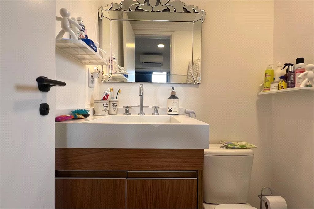 Apartamento à venda com 2 quartos, sendo 1 suíte,  em Vila Madalena, São Paulo, SP
