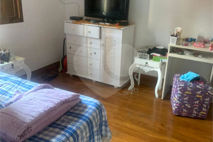 Sobrado à venda com 4 quartos, sendo 2 suítes, em Horto, São Paulo, SP