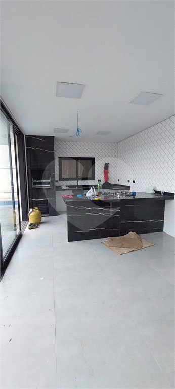 Casa à venda ou para alugar com 5 quartos, sendo 3 suítes, no condomínio Figueira Garden, Atibaia - SP