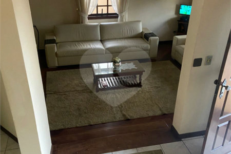 Sobrado à venda com 3 quartos, sendo 1 suíte,  em Vila Suissa, Mogi das Cruzes, SP