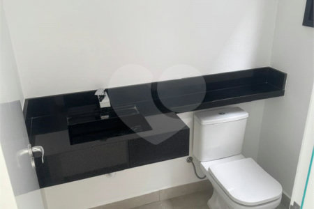 Casa à venda com 4 suítes no condomínio Figueira Garden, Atibaia - SP