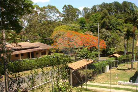 Casa à venda com 3 quartos, sendo 1 suíte, no condomínio Estância Marambaia, Vinhedo - SP