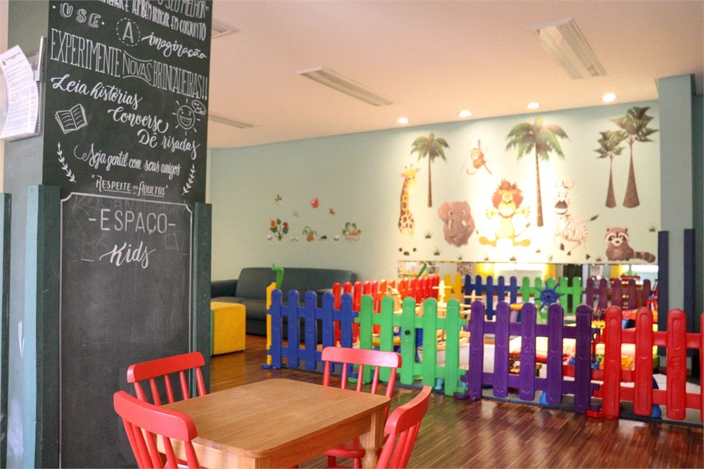 Apartamento à venda com 3 quartos, sendo 1 suíte,  em Vila Madalena, São Paulo, SP