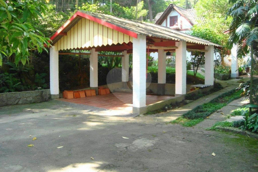 Casa à venda com 3 quartos, sendo 2 suítes, no condomínio Jardim Ibiratiba, São Paulo - SP