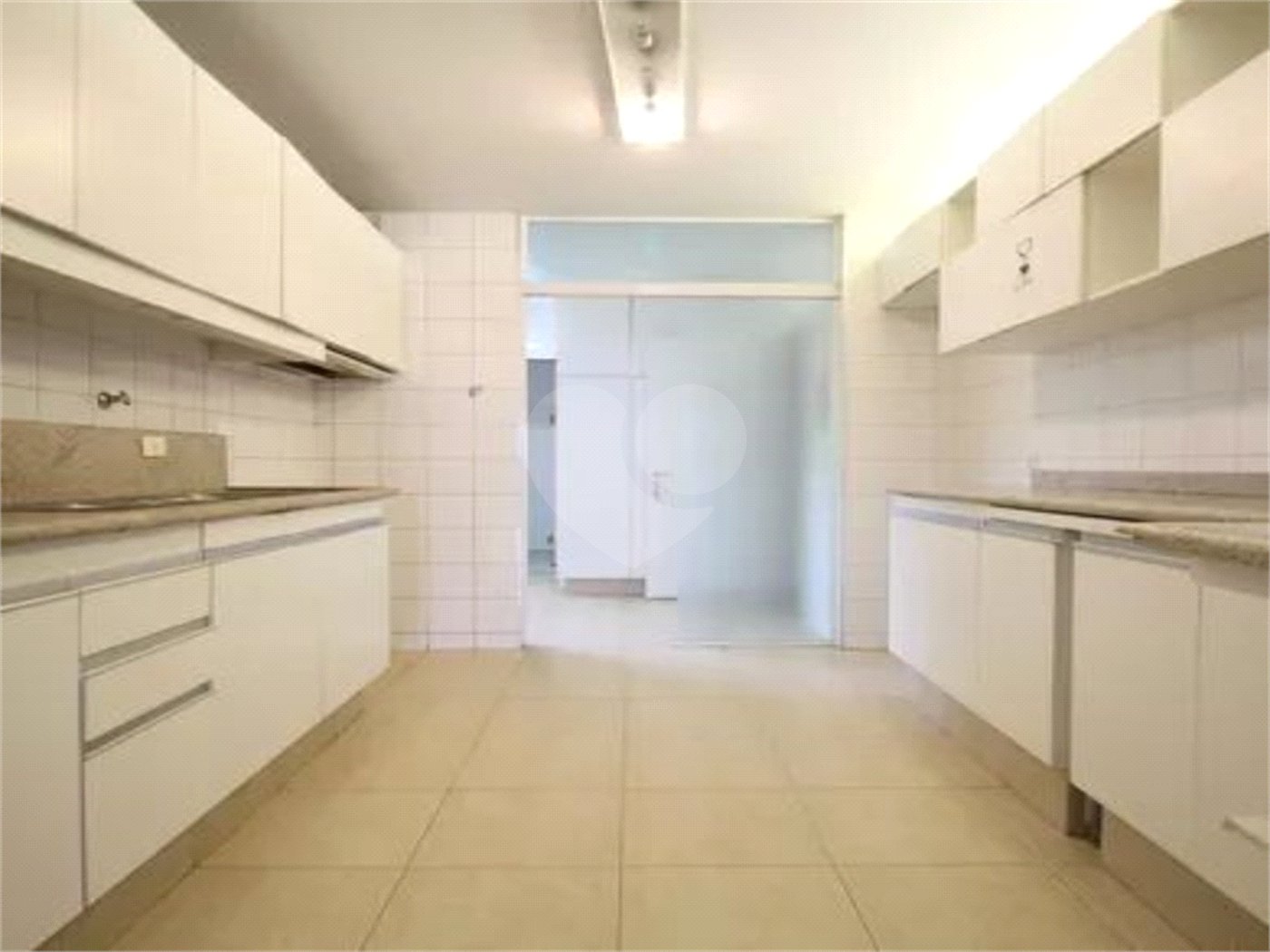 Apartamento à venda com 3 quartos, sendo 2 suítes,  em Paraíso do Morumbi, São Paulo, SP