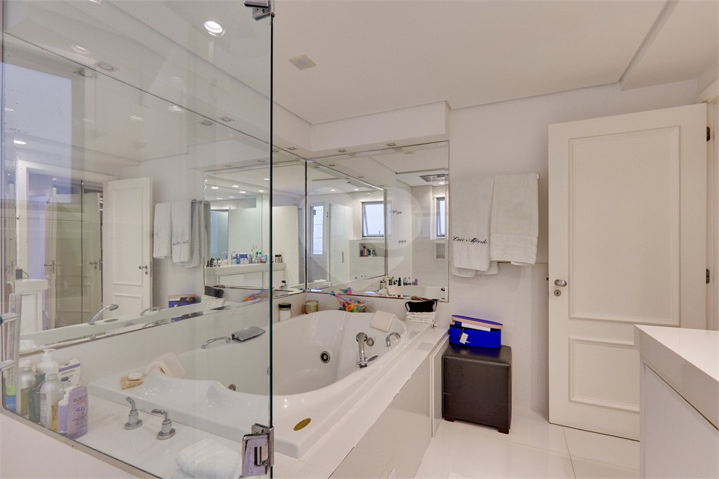 Casa à venda com 4 suítes no condomínio Ville Bosqueé, São Paulo - SP
