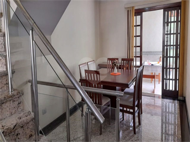 Sobrado à venda com 3 suítes em Vila Romero, São Paulo, SP
