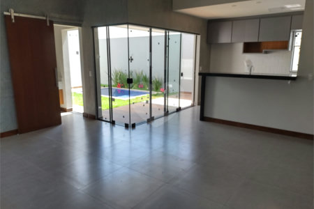 Casa no condomínio Parque Faber IV