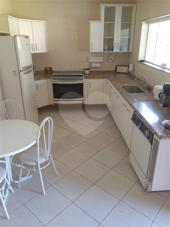 Casa Térrea com 3 quartos sendo 1 suíte. 1.400m² A/T. Jardim Floresta, Atibaia, SP