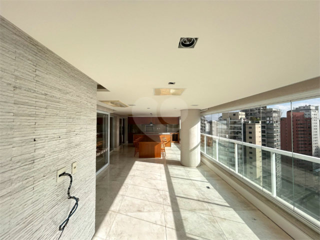 Apartamento à venda com 3 suítes em Moema, São Paulo, SP