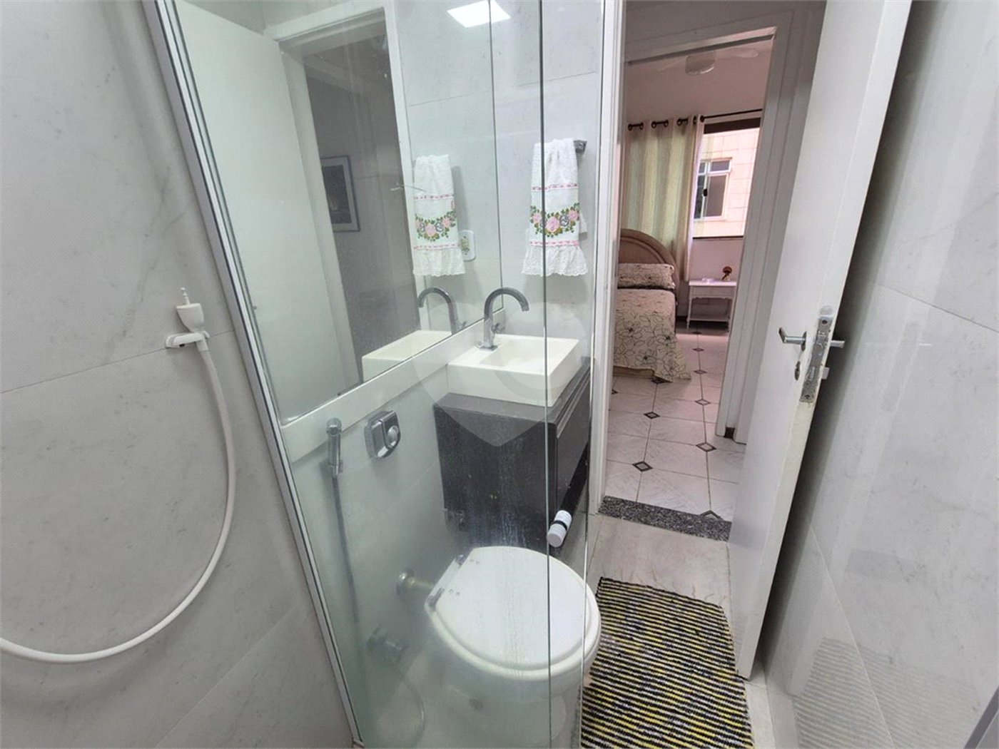 Apartamento à venda com 3 quartos, sendo 1 suíte,  no Centro, Cabo Frio, RJ