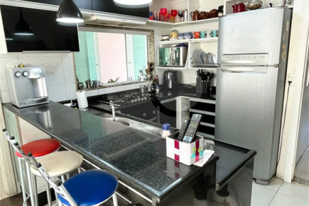 Casa à venda com 3 quartos, sendo 2 suítes, no condomínio Laura Serra, Rio de Janeiro - RJ