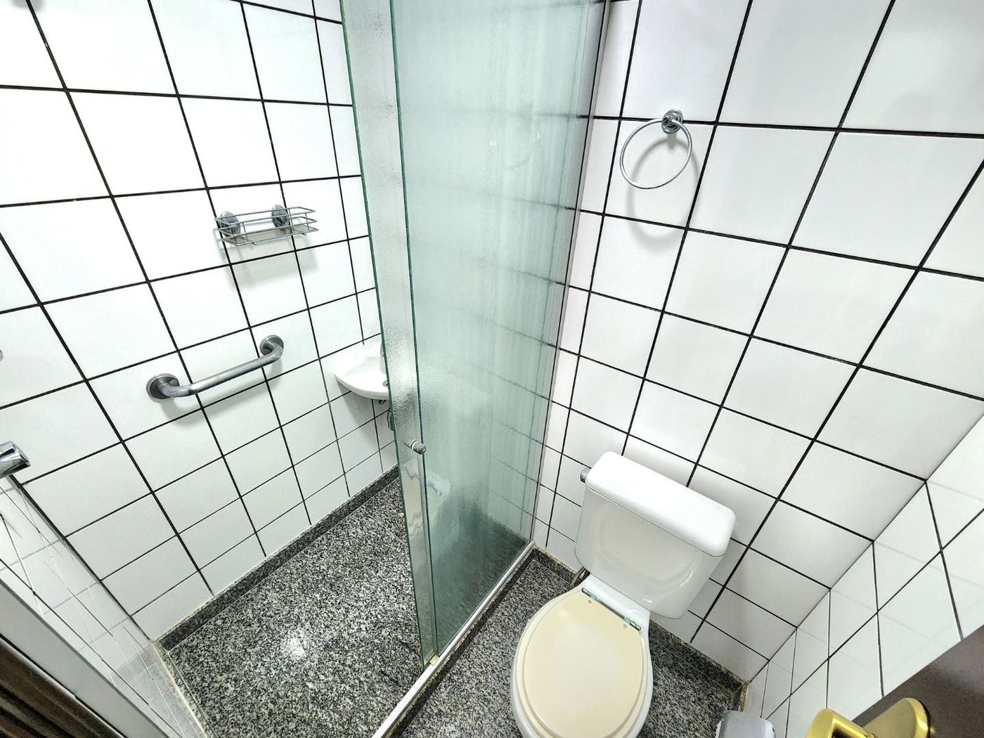 Apartamento Alto Padrão Frente Mar com 4 Dormitórios, 3 Suítes e 3 Vagas na Orla de Santos